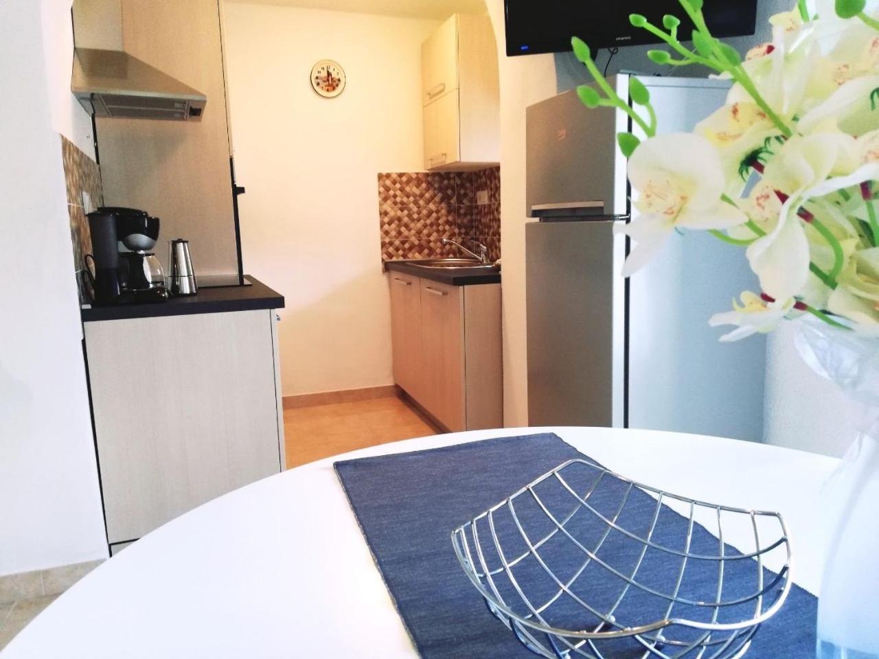 Apartment Surdic Valun Eksteriør billede