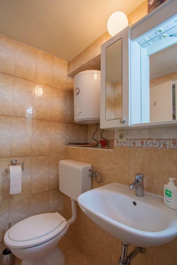 Apartment Surdic Valun Eksteriør billede